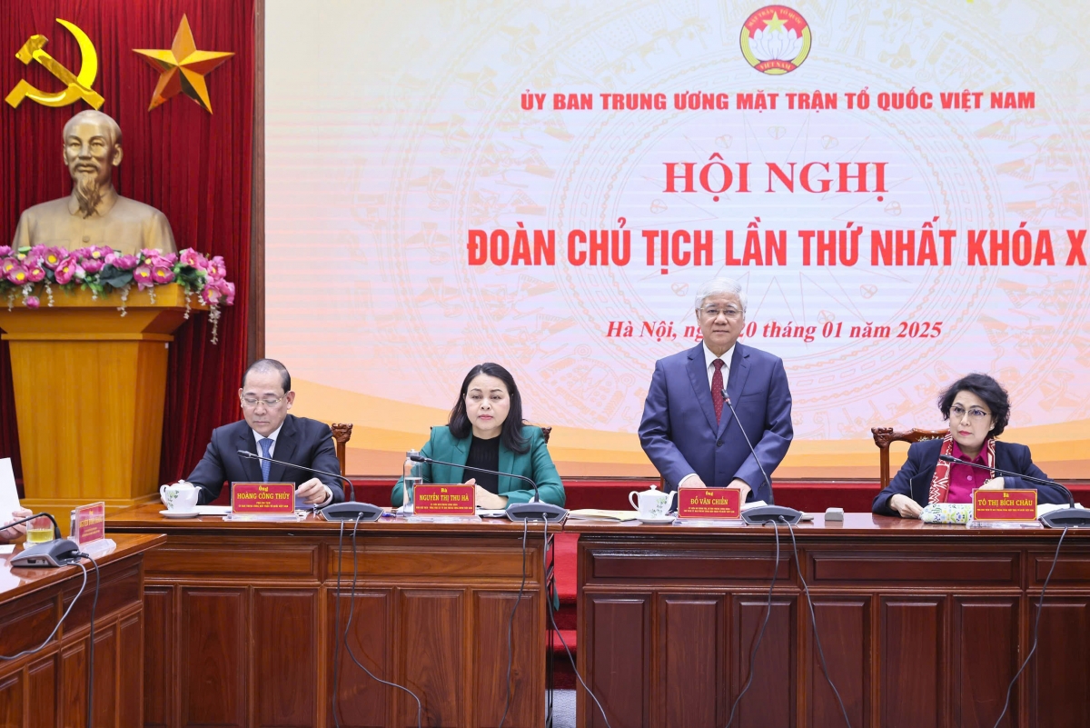 Chủ tịch Uỷ ban Trung ương MTTQ Việt Nam Đỗ Văn Chiến phát biểu tại hội nghị