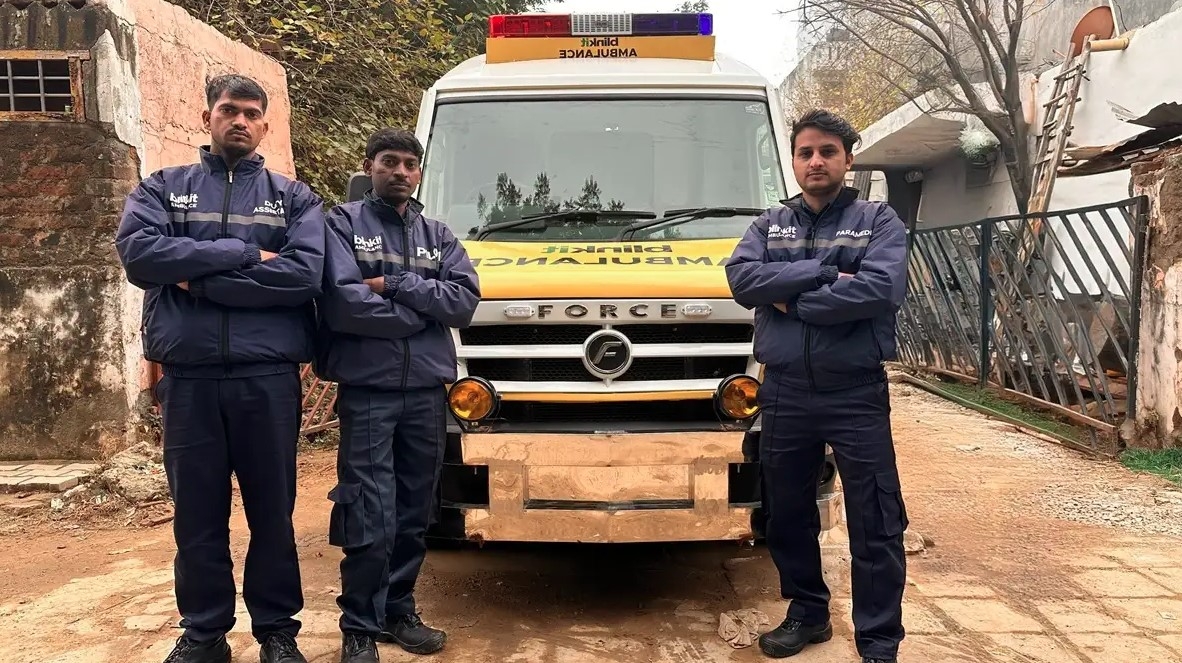 Một chiếc xe cấp cứu của ứng dụng bán hàng nhanh Blinkit ra mắt tại thành phố Gurugram, Ấn Độ ngày 2/1. Ảnh: India Today