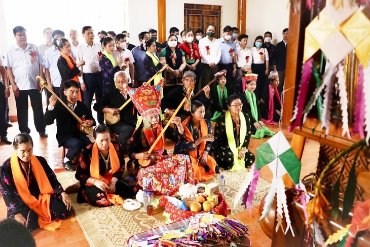 The main worship ritual at the Then house (photo: baodantoc.vn)