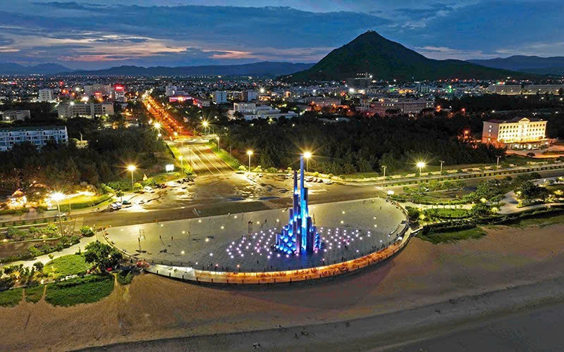 Tháp Nghinh Phong (thành phố Tuy Hòa), biểu tượng độc đáo của tỉnh Phú Yên. (Ảnh TTXVN)