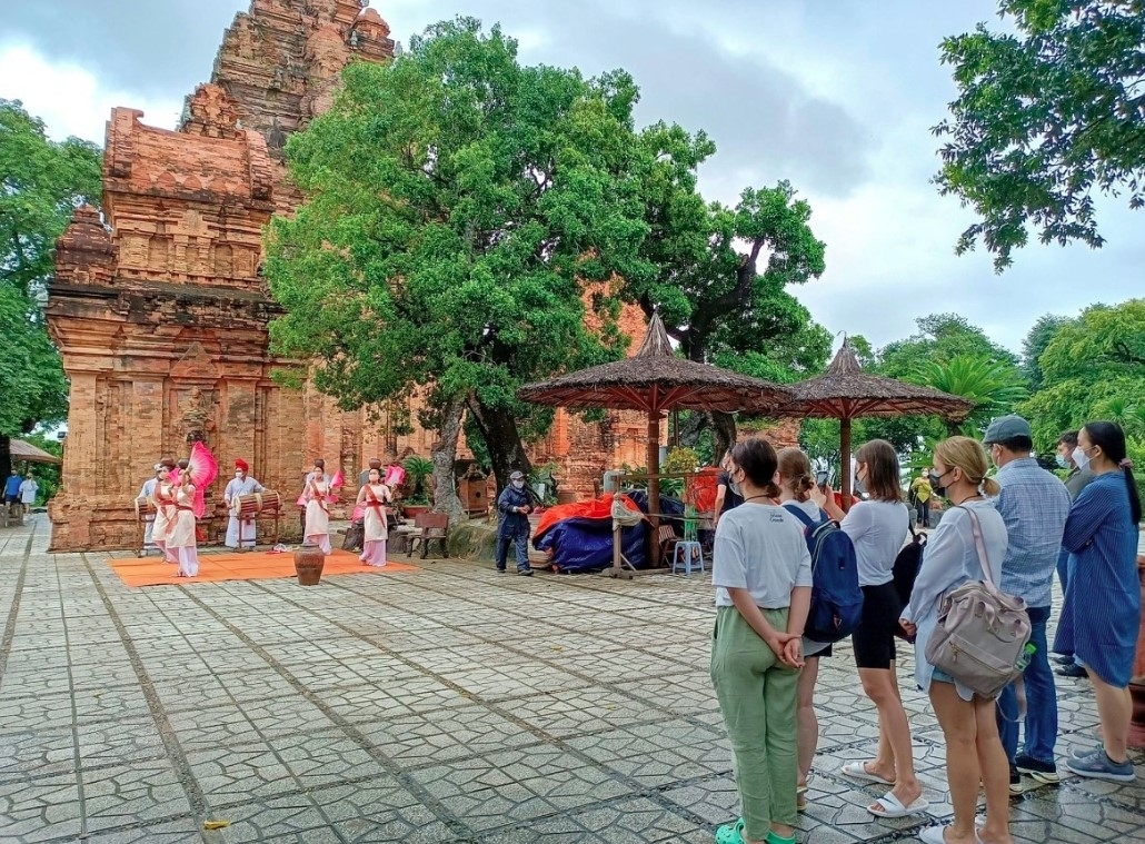 Russian tourists visit Nha Trang city, central Vietnam. (Photo: Anex)