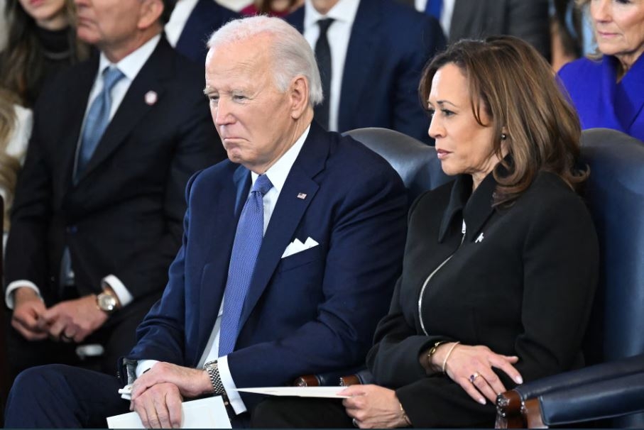 Ông Joe Biden và bà Kamala Harris trong lễ nhậm chức của ông Trump.