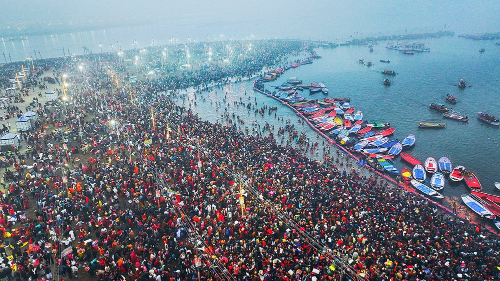 Lễ hội Kumbh Mela có quy mô tổ chức lớn nhất từ trước đến nay chính thức mở màn ngày 13/1. Ảnh: ANI)