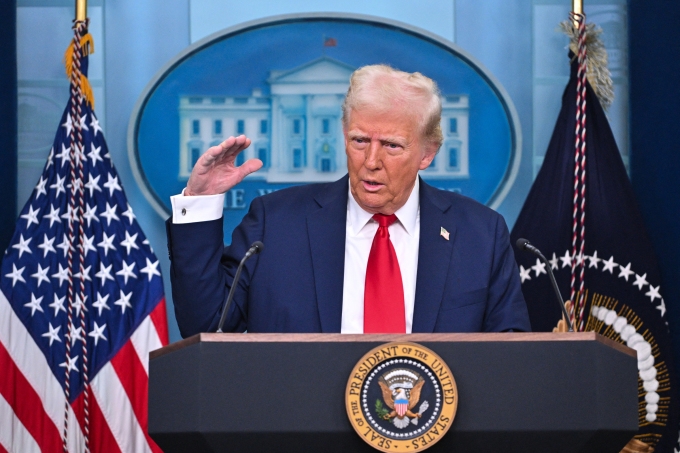 Tổng thống Trump họp báo tại Nhà Trắng hôm 30/1. Ảnh: AFP