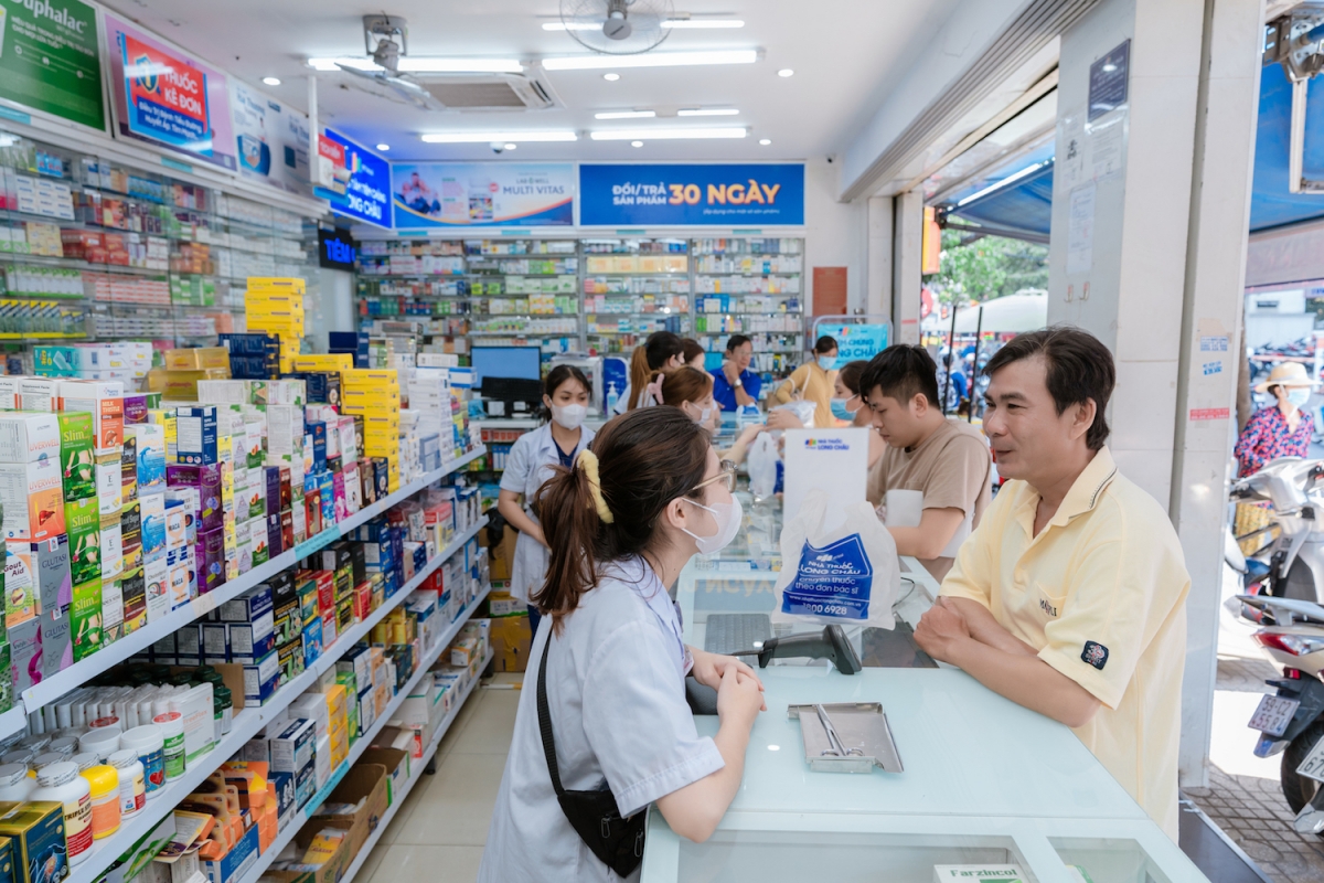 Sức khoẻ cho mọi nhà, đã có FPT Long Châu lo