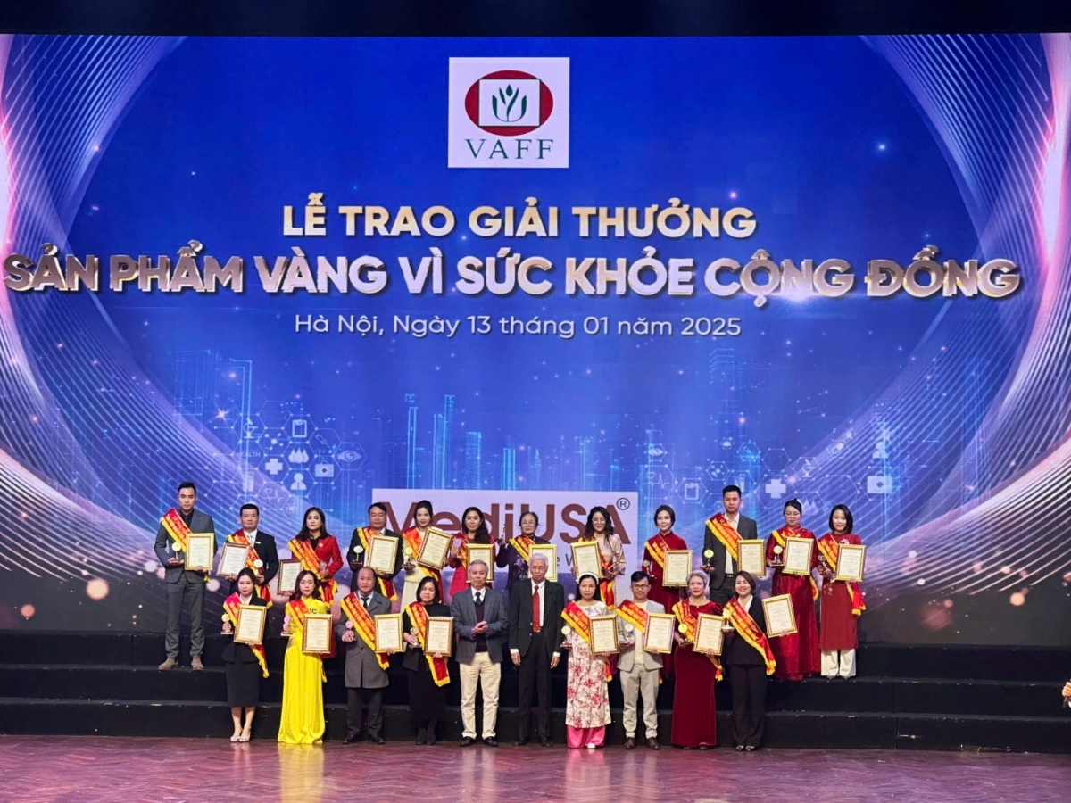 Đại diện Công ty cổ phần Dược phẩm BPPharma cùng các doanh nghiệp khác tại Lễ trao giải