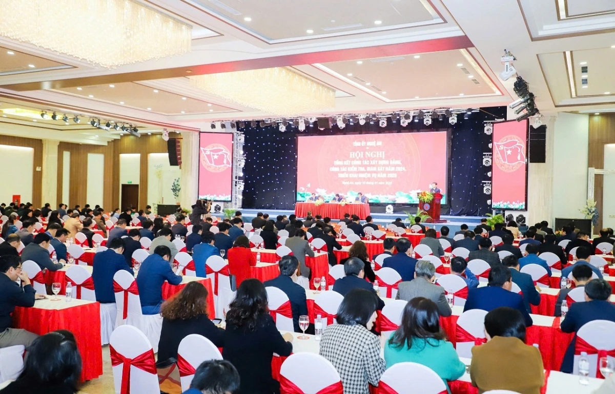 Nghệ An tổng kết công tác xây dựng Đảng năm 2023, triển khai nhiệm vụ năm 2024. Ảnh: Bá Thăng