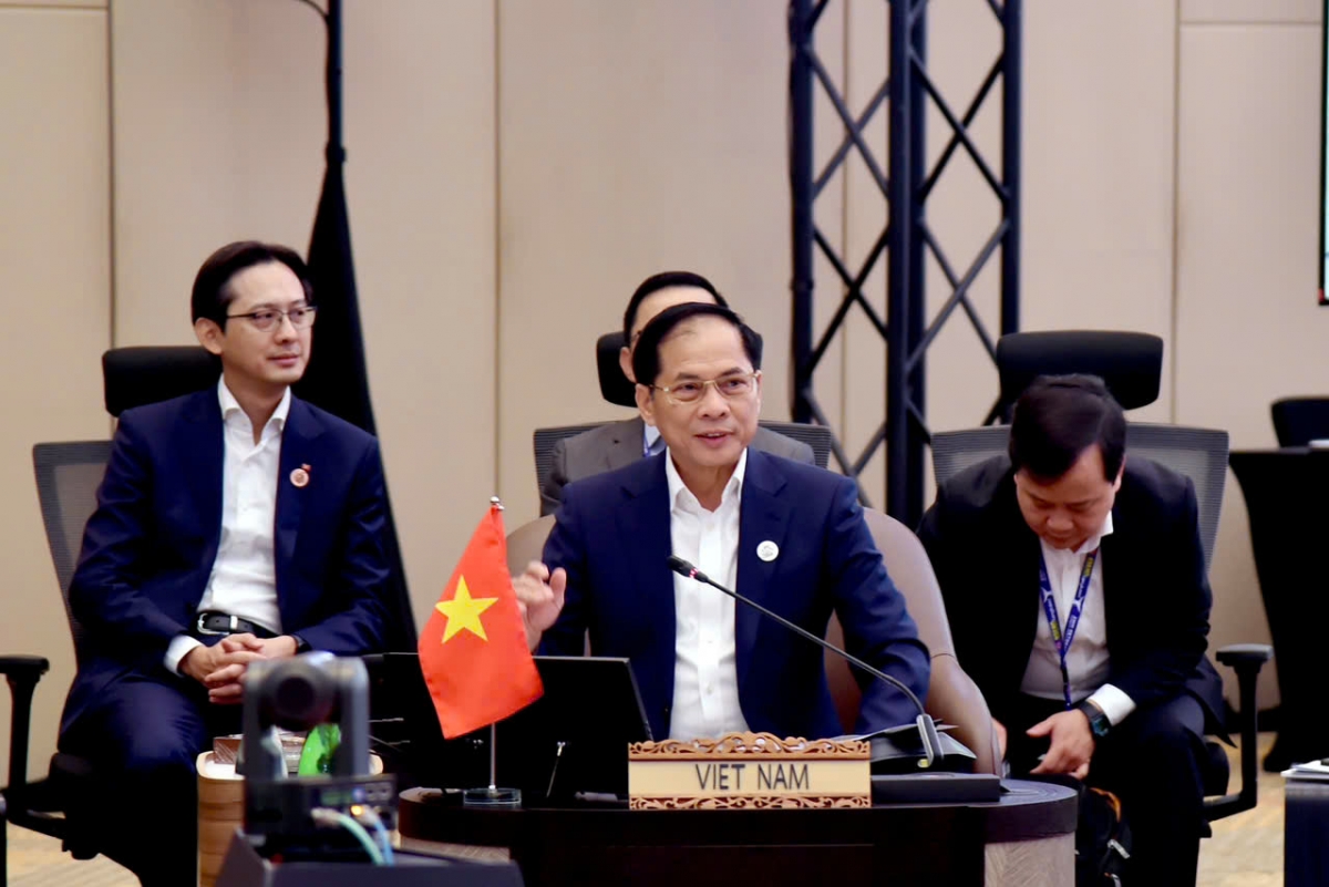 Phó Thủ tướng-Bộ trưởng Ngoại giao Bùi Thanh Sơn tham gia Hội nghị hẹp Bộ trưởng Ngoại giao ASEAN 2025.