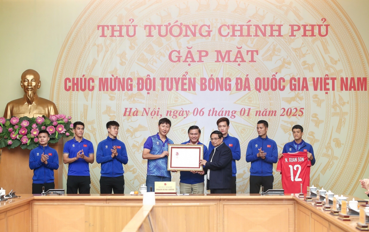 Thủ tướng trao huân chương lao động hạng 3 cho 6 vận động viên