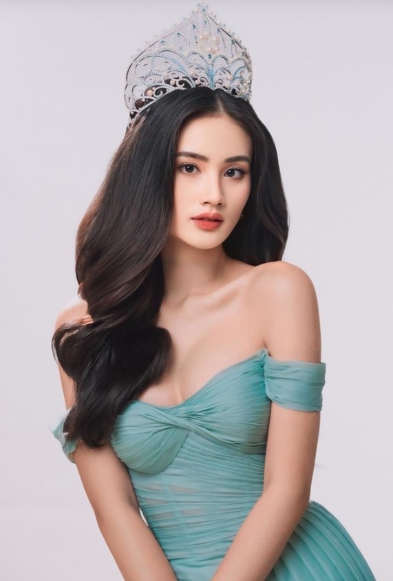 This comes after the official page of Miss World wrote that Huynh Tran Y Nhi will represent Vietnam at Miss World 2025. She majored in business administration at Ho Chi Minh City International University and is currently studying at the University of Sydney, Australia.
