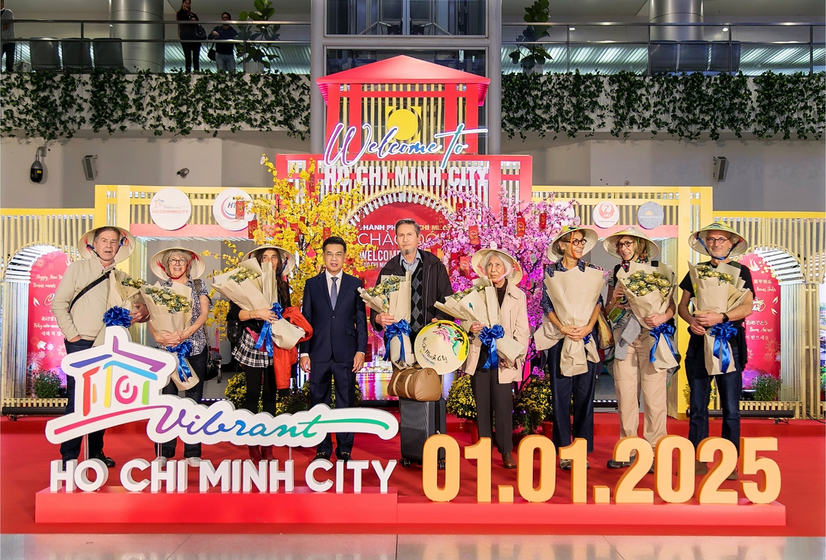 Ho Chi Minh City welcomes 2025’s first foreign tourists with a vibrant celebration