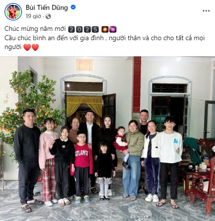 Trung vệ Bùi Tiến Dũng cầu chúc bình an, hạnh phúc tới tất cả mọi người trong năm 2025.
