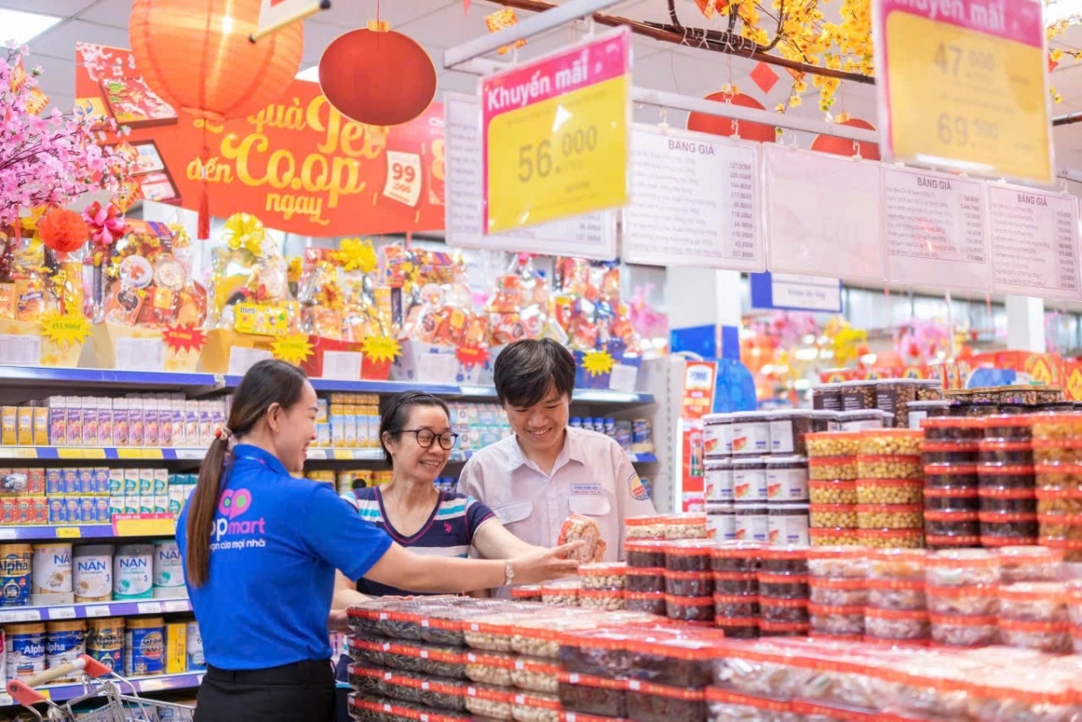 Các sản phẩm bánh mứt Tết đã sẵn sàng phục vụ khách hàng