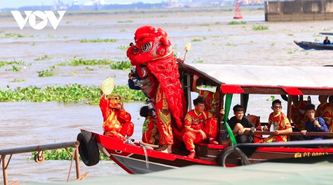 Besides the Cai Rang floating market culture tourism festival is held annually, with the event attracting plenty of domestic and foreign guests.