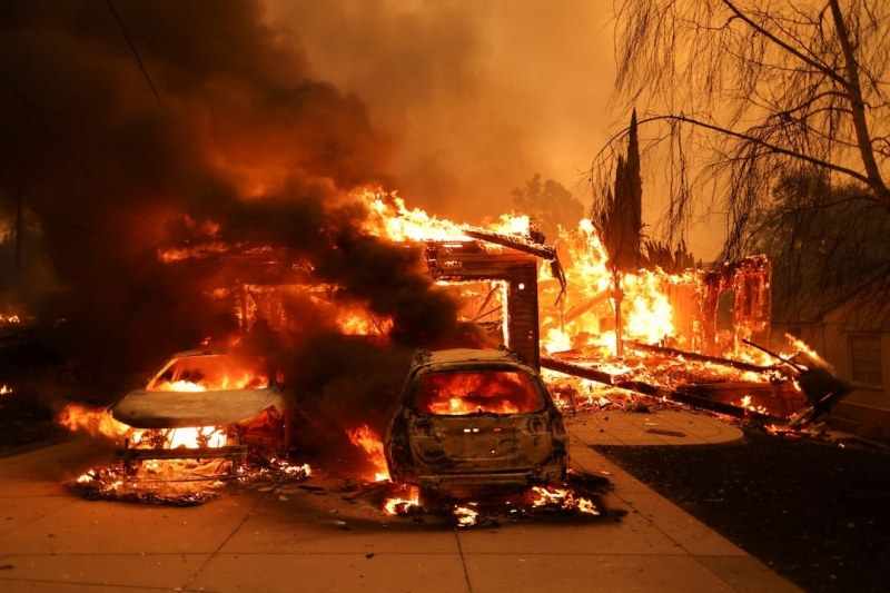 Cháy rừng lan rộng tại California. Ảnh Reuters.