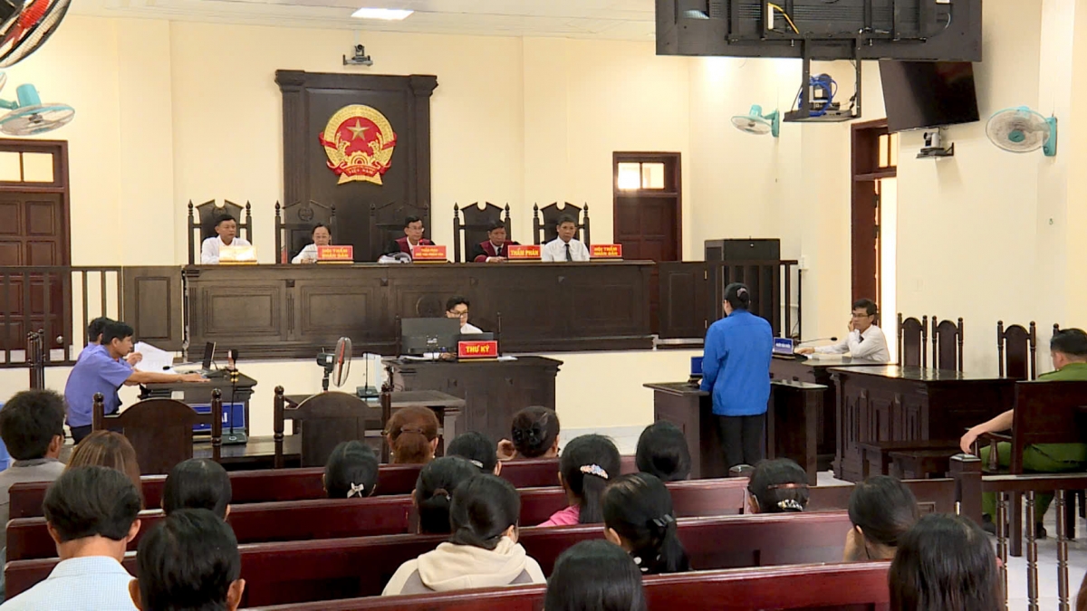 Toàn cảnh phiên tòa