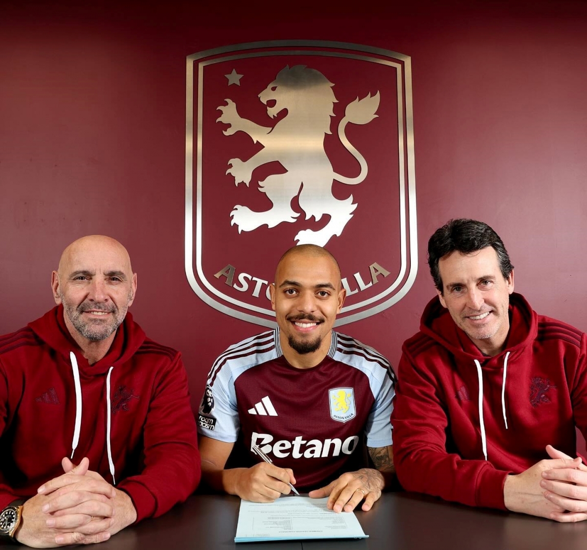 Aston Villa chiêu mộ thành công Donyell Malen. (Ảnh: Aston Villa)