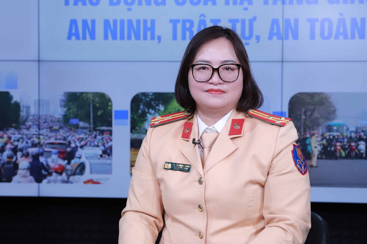 Đại tá Tạ Thị Hồng Minh, Phó Trưởng phòng Tuyên truyền điều tra, Cục Điều tra và giải quyết tai nạn giao thông, Cục Cảnh sát giao thông (Bộ Công an). Ảnh Tô Thế.