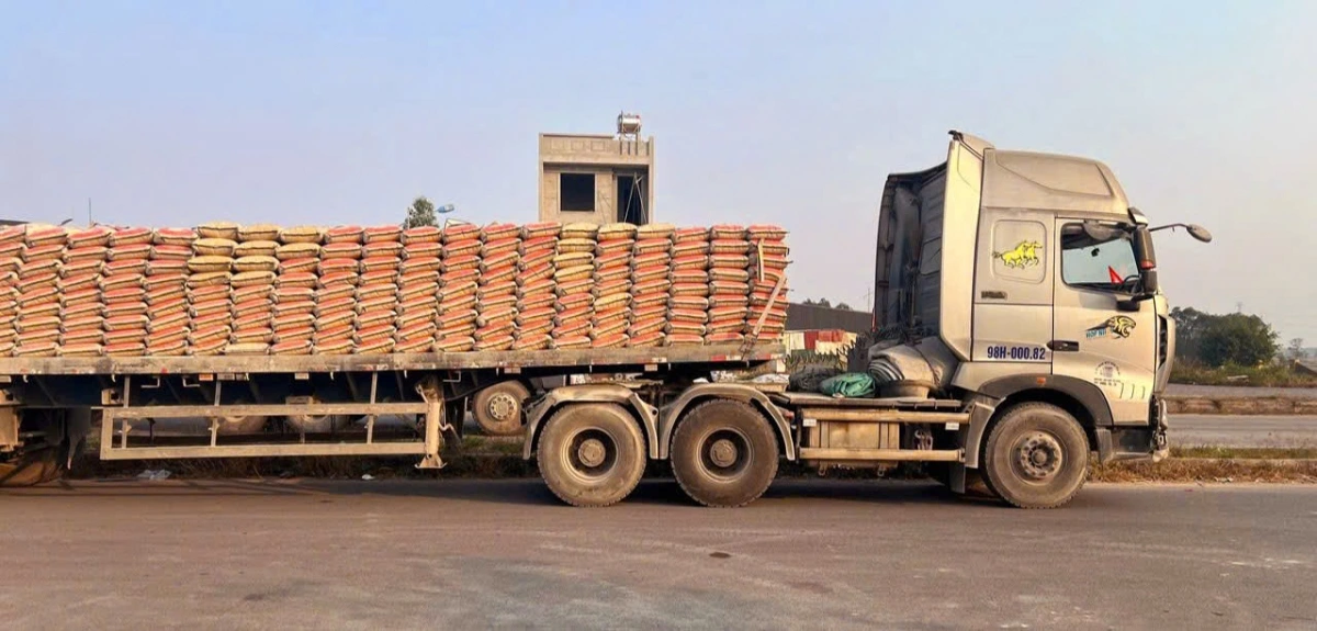 Xử phạt xe chở xi măng chở quá tải 18%