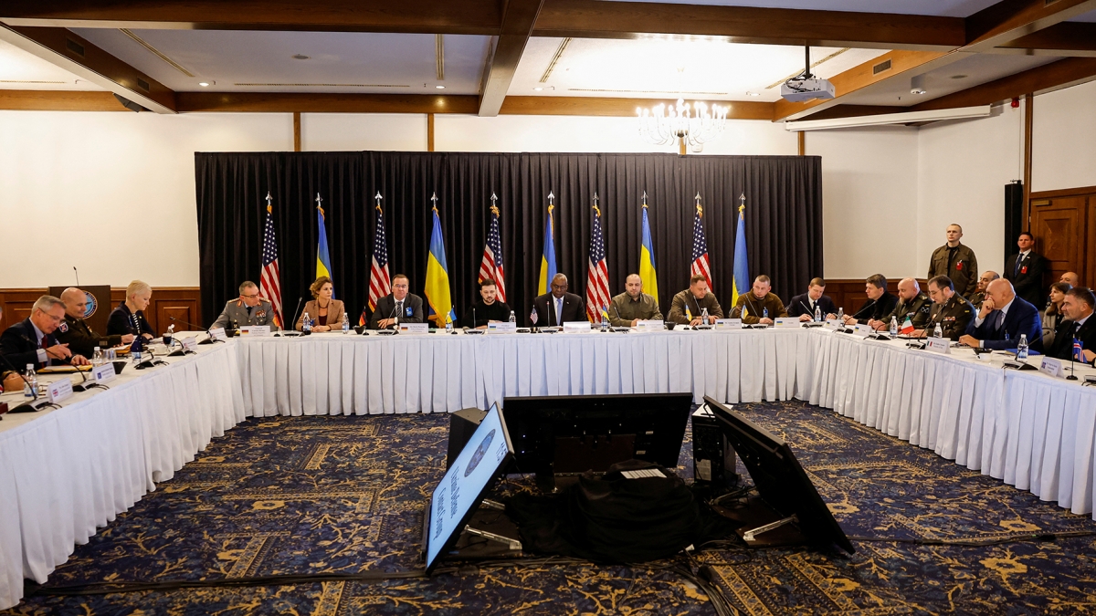 Cuộc họp của Nhóm Liên lạc quốc phòng về Ukraine tại căn cứ Ramstein, Đức. Ảnh: Reuters