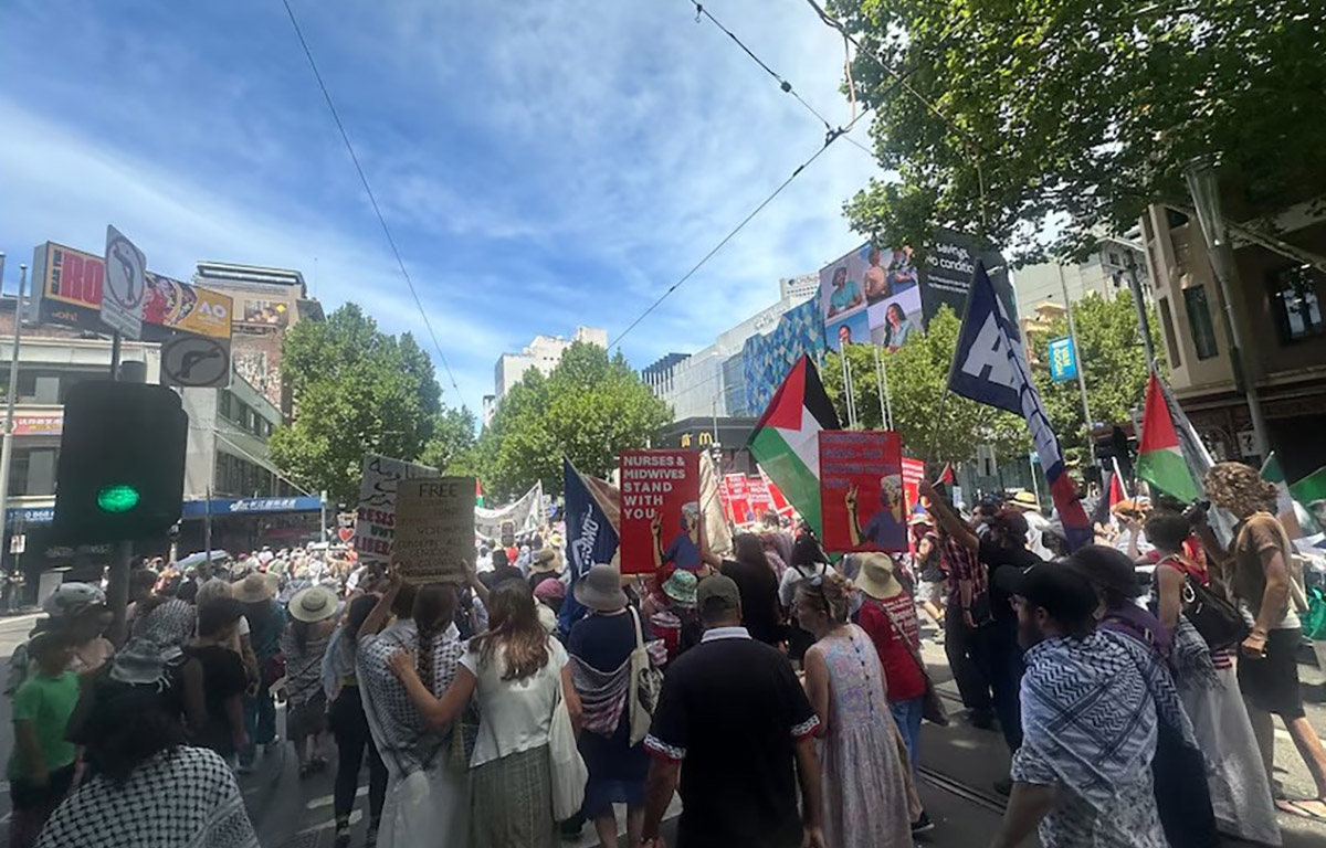 Hàng nghìn người dân thành phố Melbourne xuống đường tuần hành ủng hộ Palestine. Nguồn_Syan Vallance