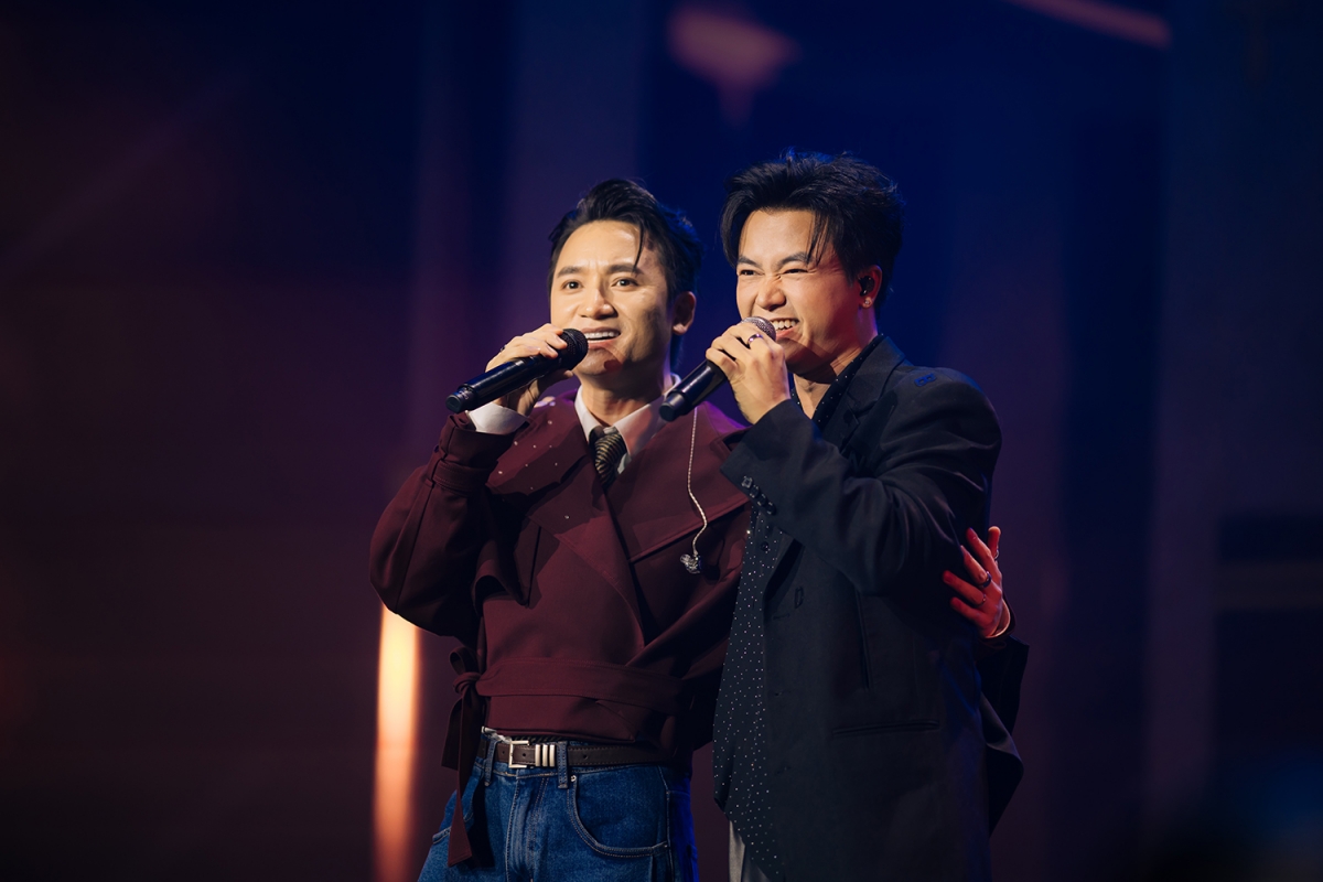 Phan Mạnh Quỳnh song ca cùng Bùi Công Nam