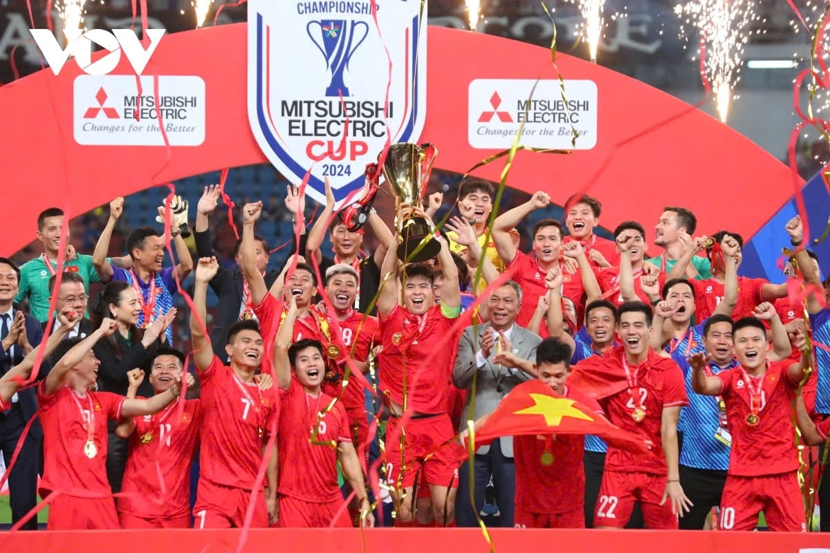 ĐT Việt Nam nâng cao chức vô địch AFF Cup 2024