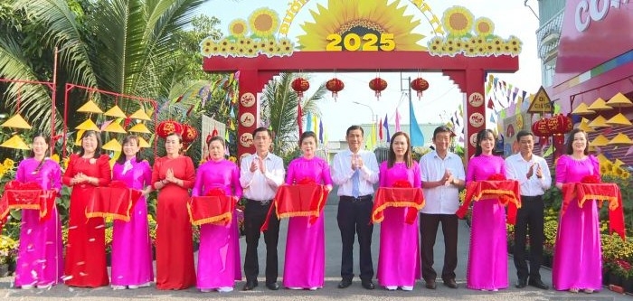 Khai mạc Đường Hoa Xuân tại thị trấn Mỹ Phước