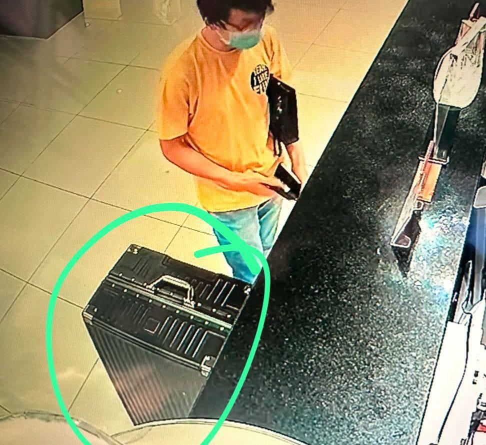 Nghi phạm nhét nạn nhân vào vali ( Ảnh: Fresh News)