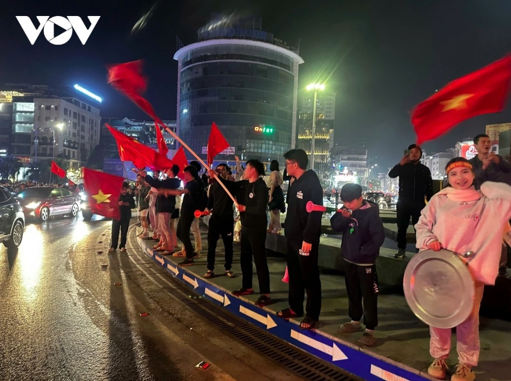 The atmosphere in Ha Long city is both lively and joyous.