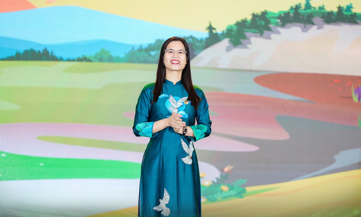 Chuyên gia Nguyễn Thị Lanh đã chia sẻ những kiến thức và phương pháp giúp học viên giải phóng cảm xúc tiêu cực trong cuộc sống