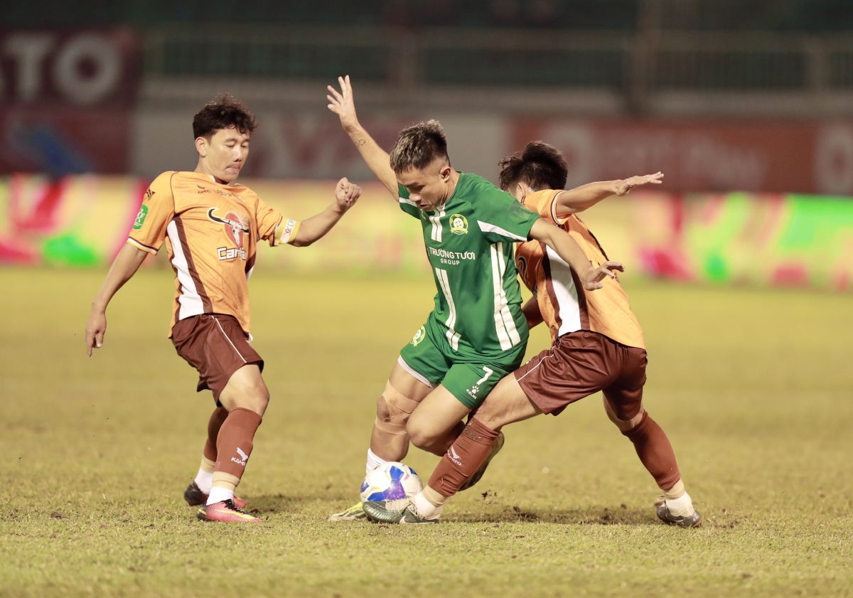 HAGL và một số đội "chấp Tây" ở vòng 10 V-League 2024/2025. (Ảnh: VPF). 