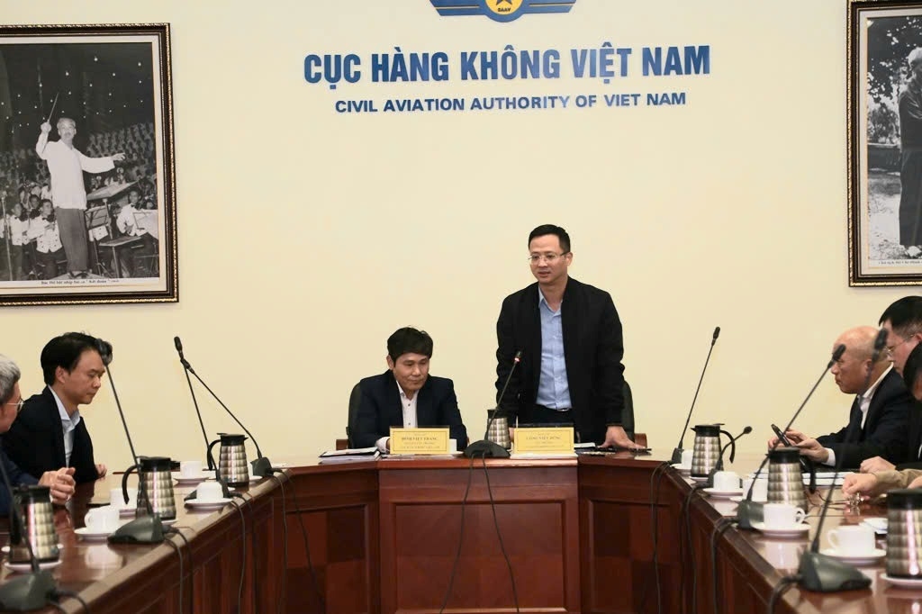 Tân Cục trưởng Cục HKVN Uông Việt Dũng phát biểu tại Hội nghị bàn giao nhiệm vụ lãnh đạo. Ảnh: Vũ Trọng.
