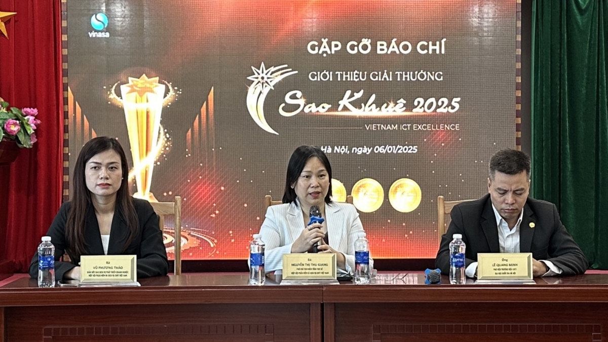 Bà Nguyễn Thị Thu Giang, Phó Chủ tịch kiêm Tổng thư ký chia sẻ tại buổi họp báo