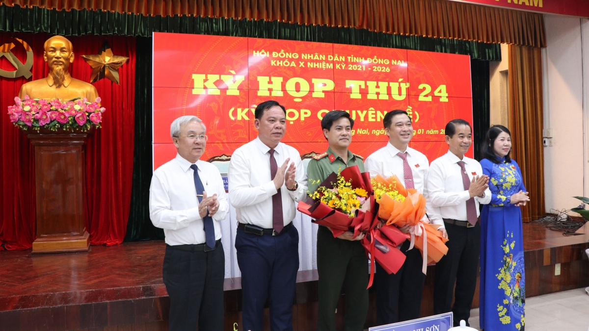 Các cán bộ nhận nhiệm vụ. (Ảnh: Duy Phương)