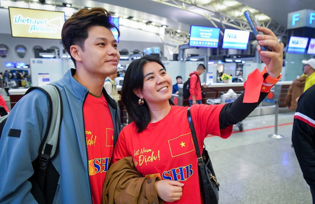 Ngân hàng SHB khẳng định tình yêu bóng đá cháy bỏng và niềm tự hào dân tộc của người Việt.