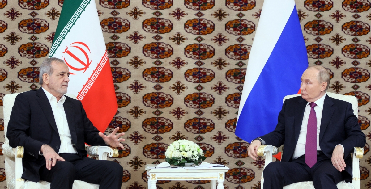 Tổng thống Iran Masoud Pezeshkian và Tổng thống Nga Vladimir Putin. Ảnh: Reuters