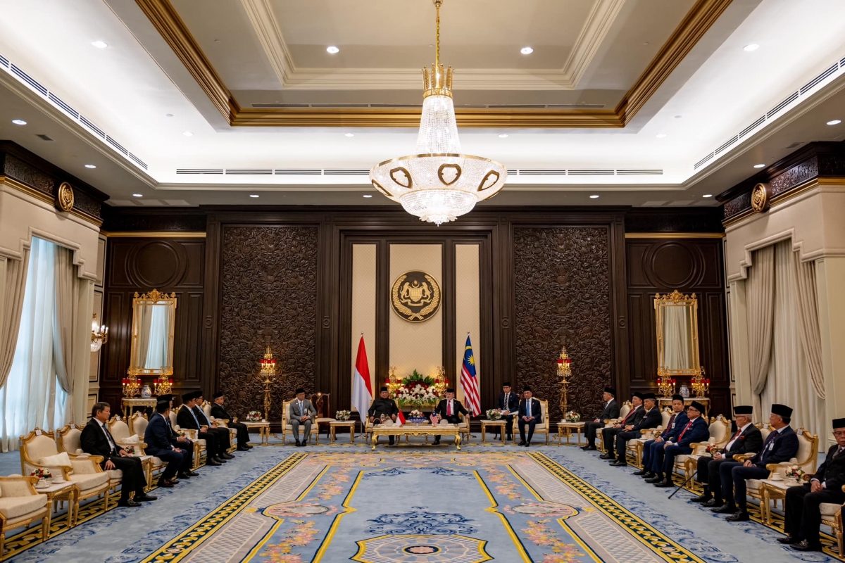 Quốc vương Malaysia Sultan Ibrahim đón và có cuộc hội đàm với Tổng thống Indonesai Prabowo Subianto (Ảnh Facebook Thủ tướng Malaysia)