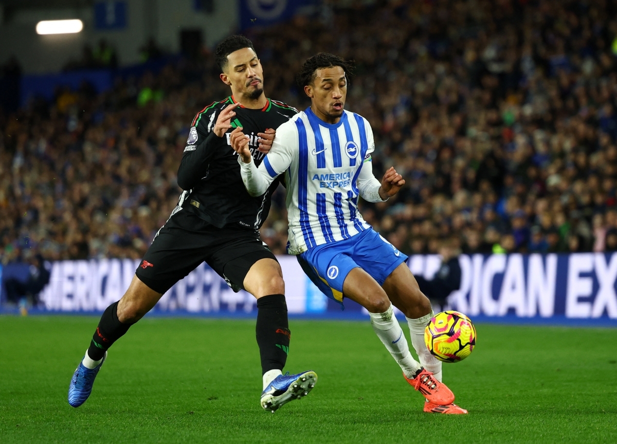 Arsenal đánh rơi chiến thắng trước Brighton (Ảnh: Reuters).