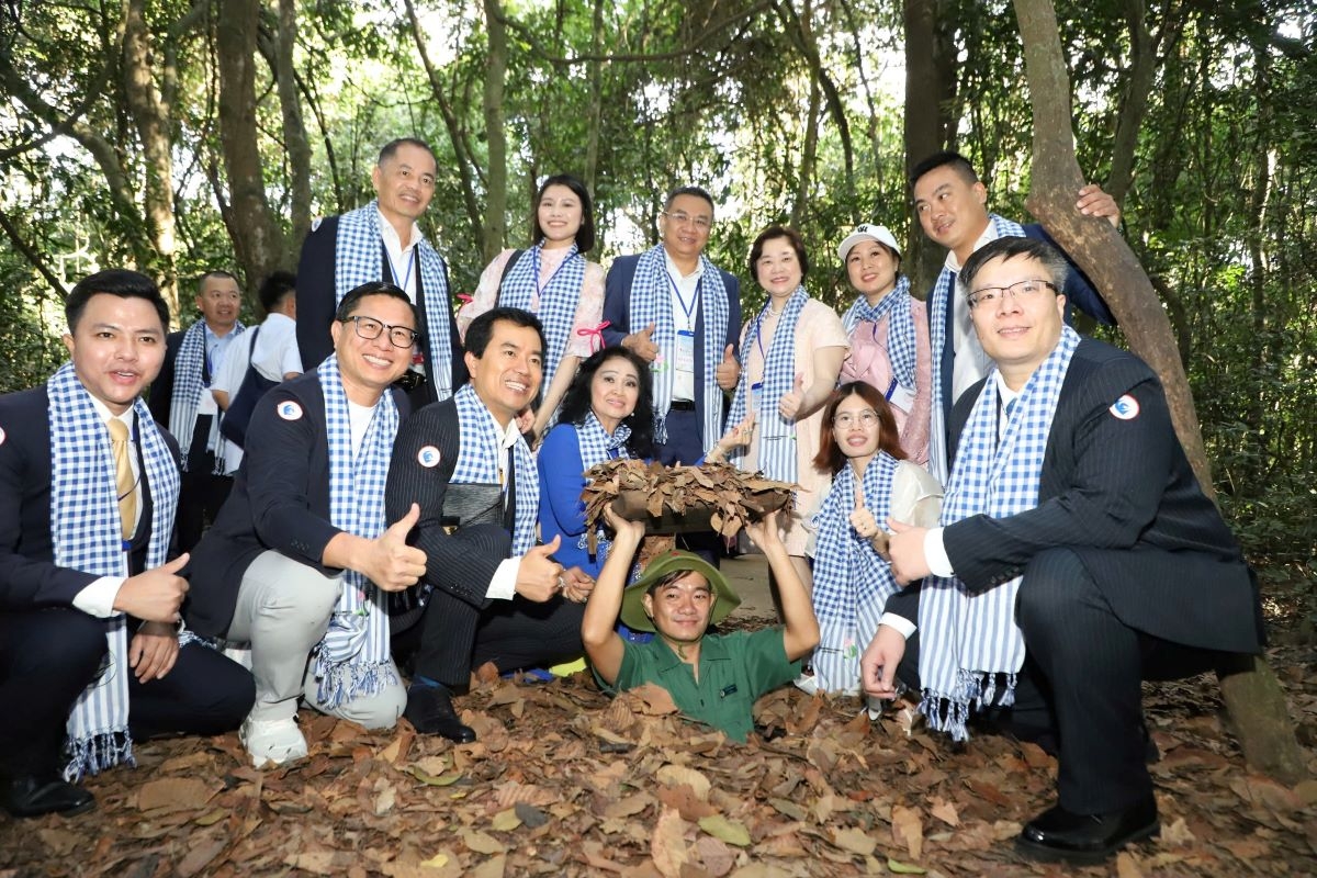 Đoàn kiều bào các nước đã có chuyến trải nghiệm tại Địa đạo Củ Chi vào ngày 17/1