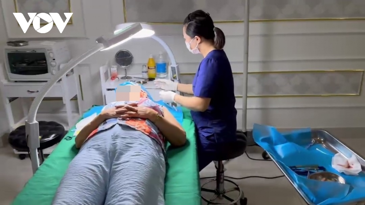 Một cơ sở thẩm mỹ bị xử lý vi phạm vì không đủ điều kiện hành nghề
