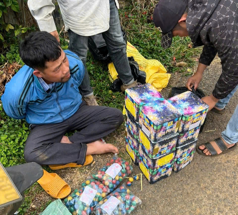 Hoàng Văn Lâm bị bắt giữ quả tang khi đang vận chuyển 22kg pháo hoa nổ và pháo bi