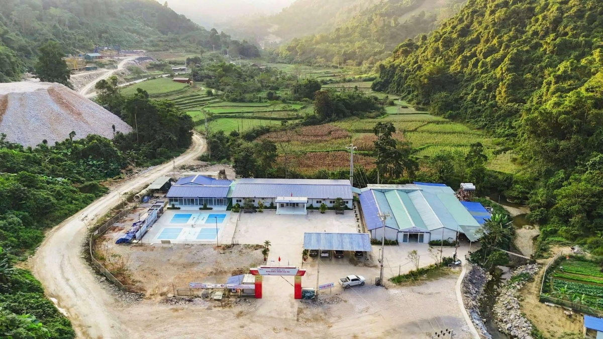Khu lán trại ngăn nắp cho cán bộ, kỹ sư, công nhân tuyến cao tốc Đồng Đăng - Trà Lĩnh nghỉ ngơi sau những giờ lao động vất vả.