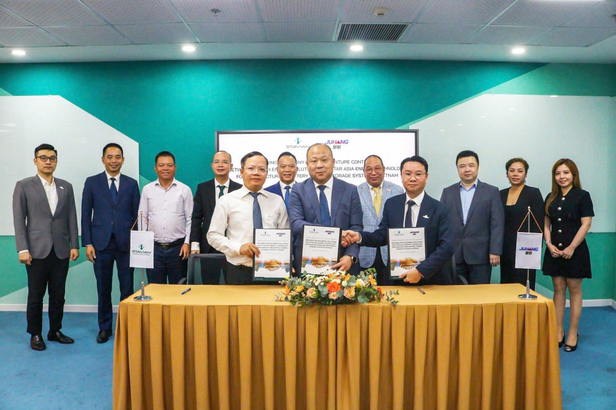 Lễ ký kết hợp tác liên doanh giữa Công ty Giải pháp Năng lượng Stavian và Công ty Công nghệ Năng lượng Juhang (Singapore)