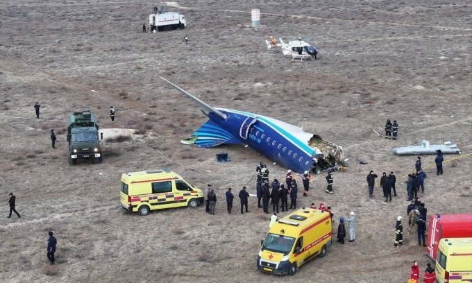 Hiện trường vụ rơi máy bay của Azerbaijan Airlines ở Kazakhstan ngày 25-12. Ảnh: Reuters