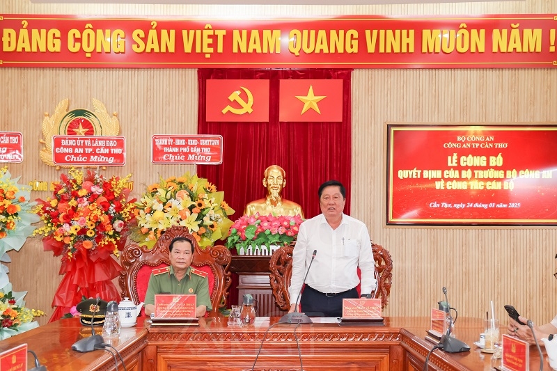 Ông Phạm Văn Hiểu, Phó Bí thư Thường trực Thành ủy, Chủ tịch HĐND TP. Cần Thơ phát biểu tại buổi lễ (Ảnh Công an)