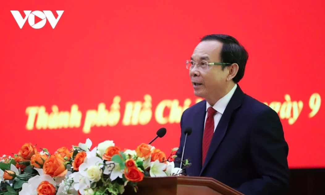 Nguyen Van Nen, secretary of the Ho Chi Minh City Party Committee, delivers a speech at the function.