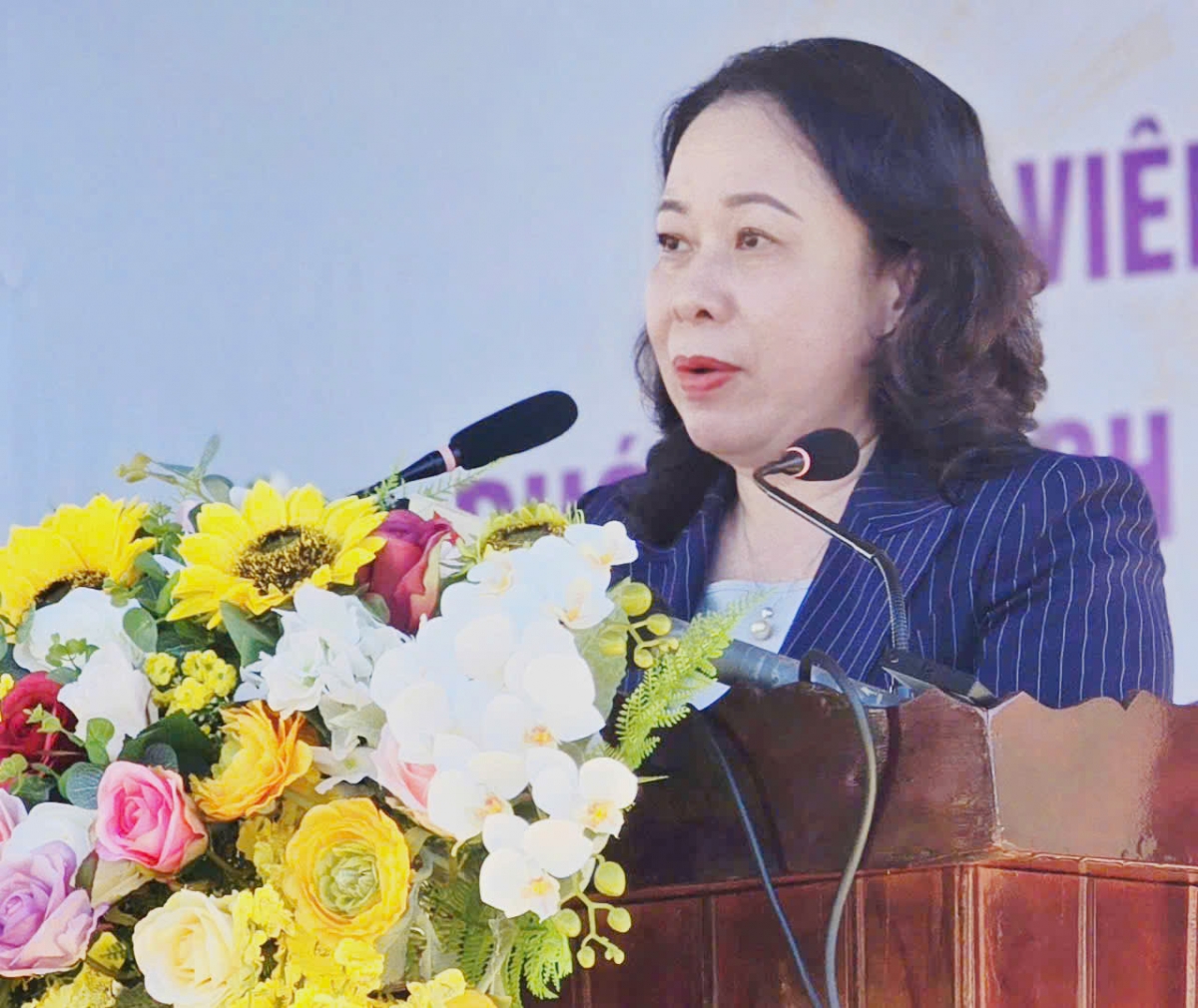 Phó Chủ tịch nước Võ Thị Ánh Xuân phát biểu tại buổi làm việc với Trung đoàn Cảnh sát cơ động Tây Nguyên