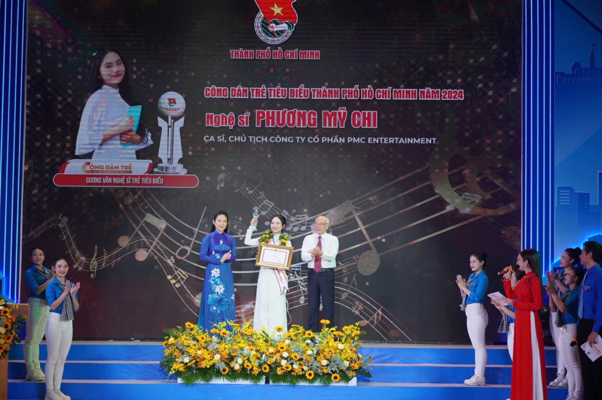 Ca sĩ Phương Mỹ Chi là một trong 14 công dân được tuyên dương lần này