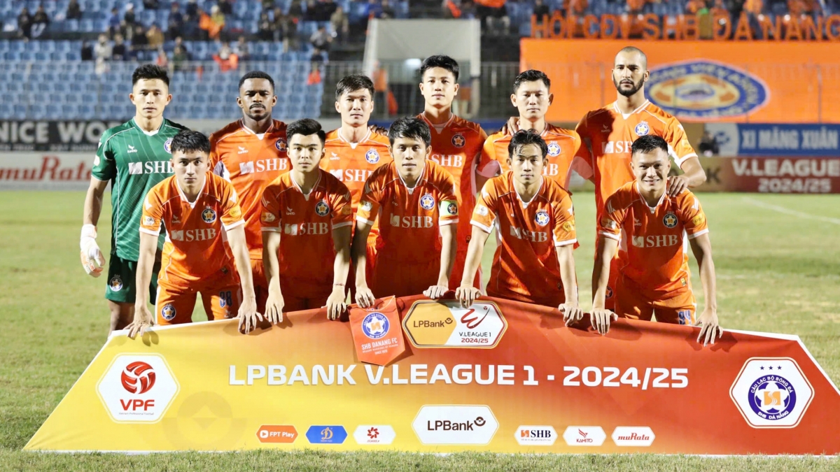 Quang Hùng (số 94) nhận án phạt bổ sung từ Ban Kỷ luật Liên đoàn Bóng đá Việt Nam (Ảnh: VPF).